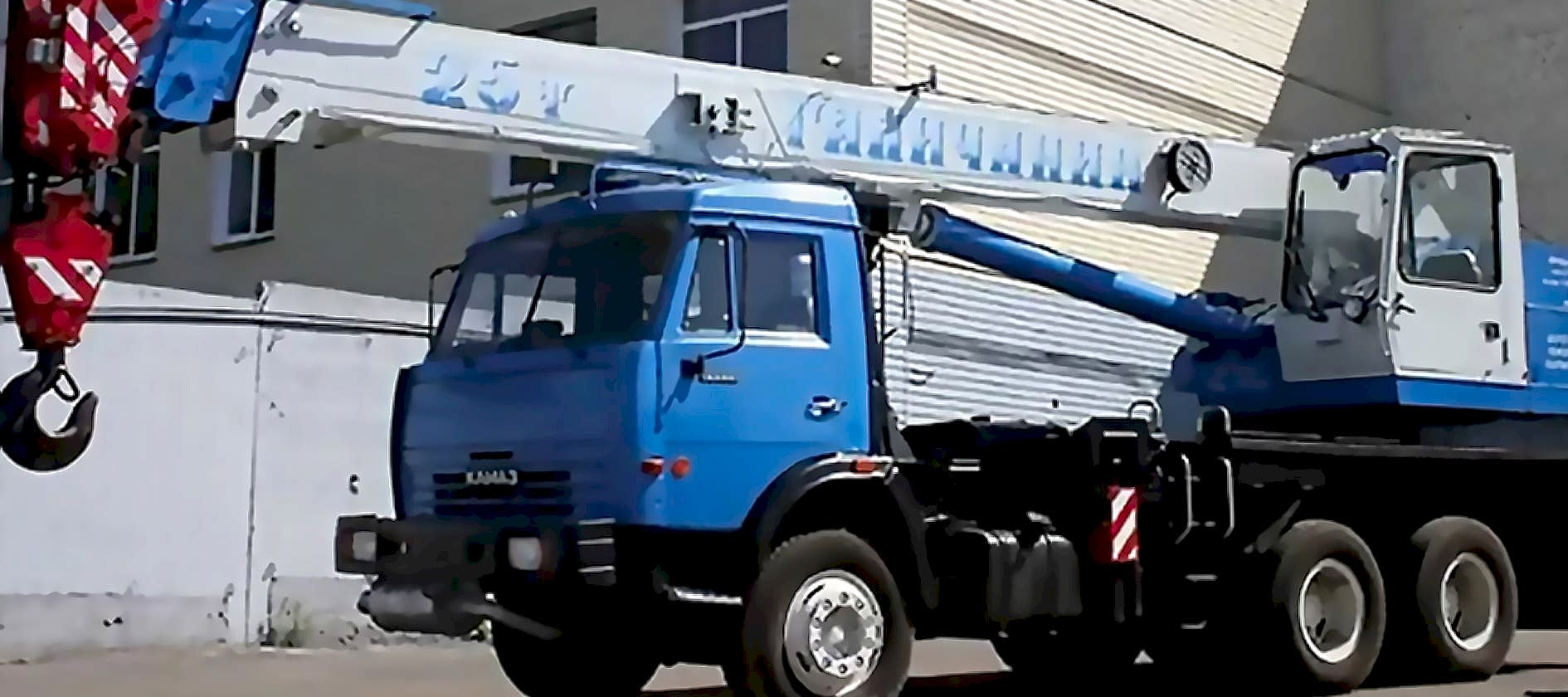 Автокран в аренду на 25 тонн